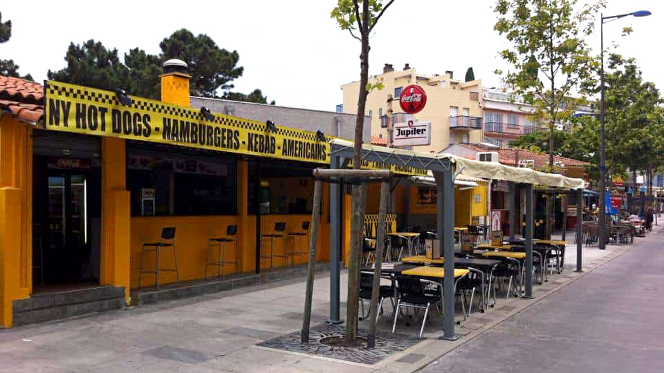 Devanture du NYNY Café Argelès-sur-Mer, à l'Allée des pins